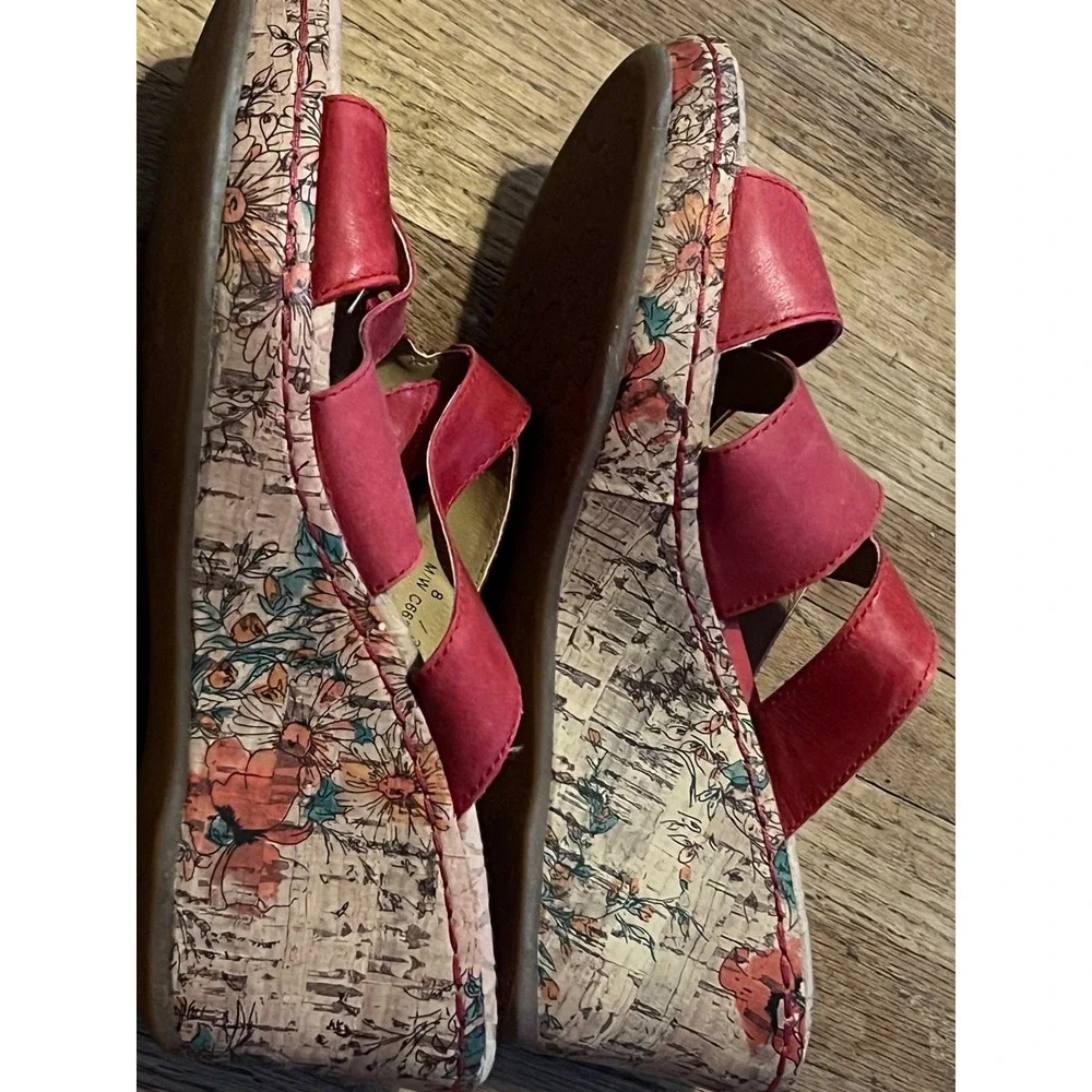 BOC Born Concept Womens 8 Wedge Sandals Red Floral Cork Boho Artsy Strappy Shoes